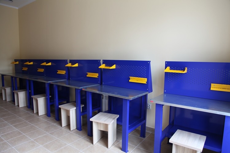 Верстак-стол бестумбовый ВП-1 с экраном купить в Ставрополе